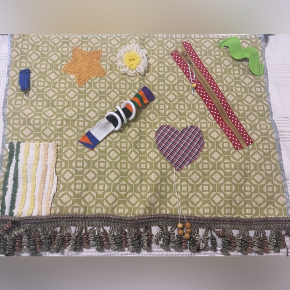 Fidget/Sensory Apron - Picture 3 of 3